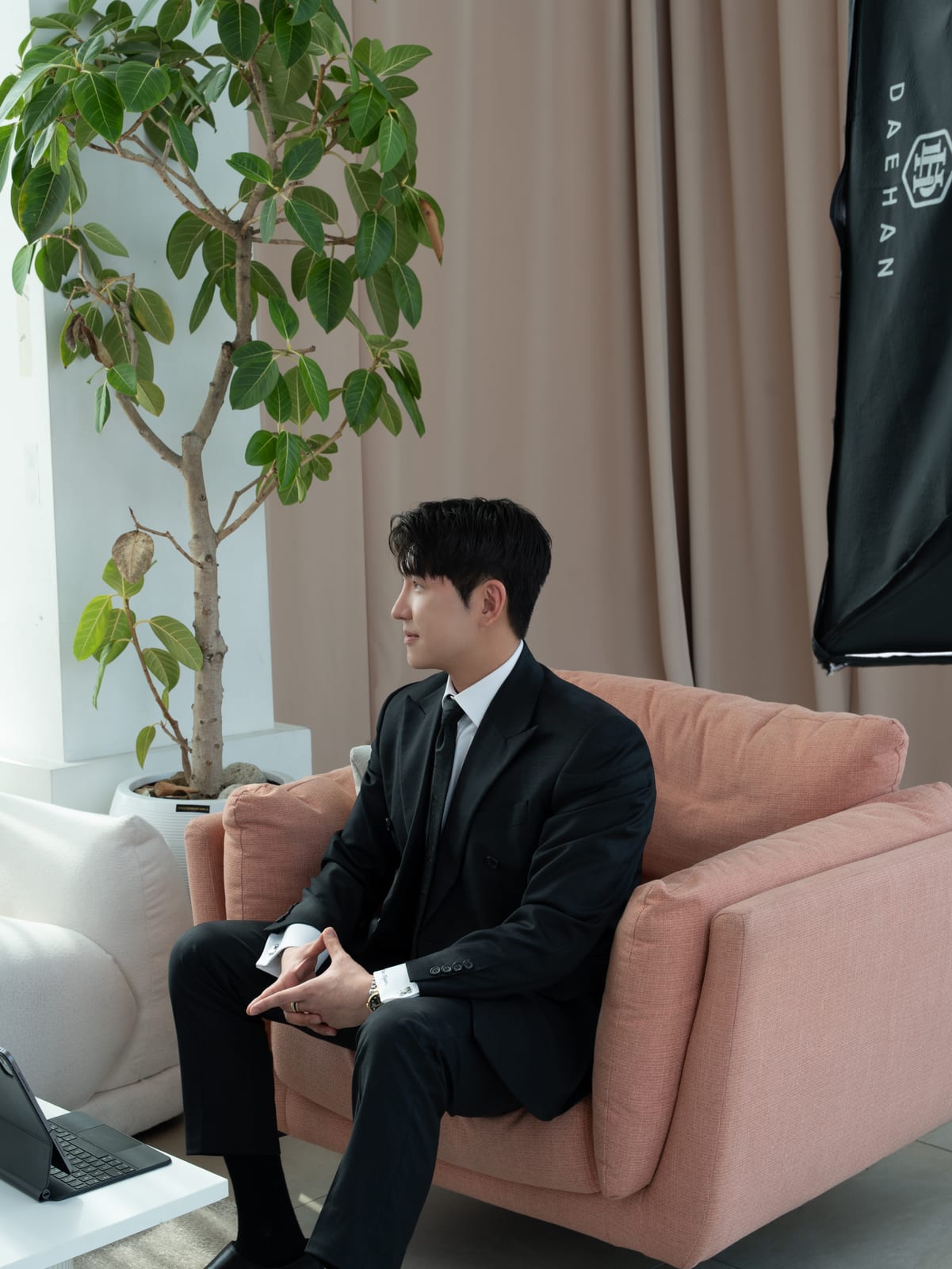 WKND MOOD 아뜰리에 화보
