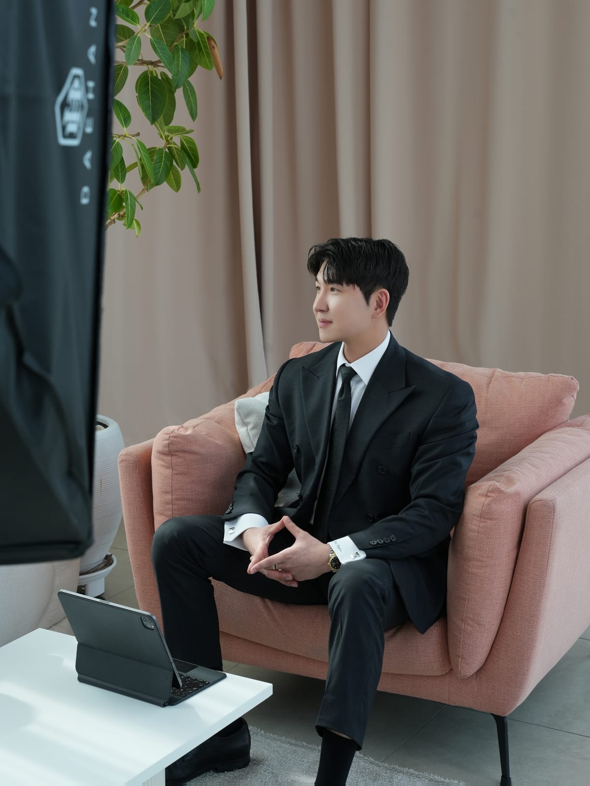 WKND MOOD 아뜰리에 화보